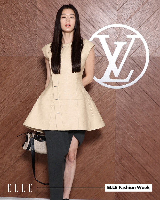 Lisa bí ẩn như điệp viên ở show Louis Vuitton, 