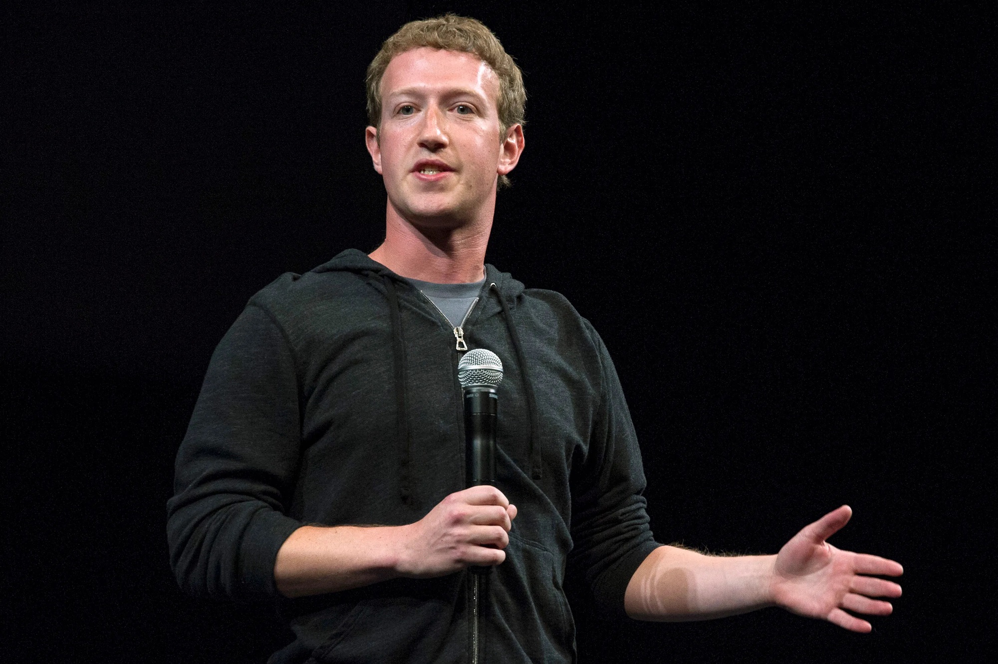 Mark Zuckerberg: Từ "gã mọt sách" đến biểu tượng đàn ông của giới công nghệ?- Ảnh 1.