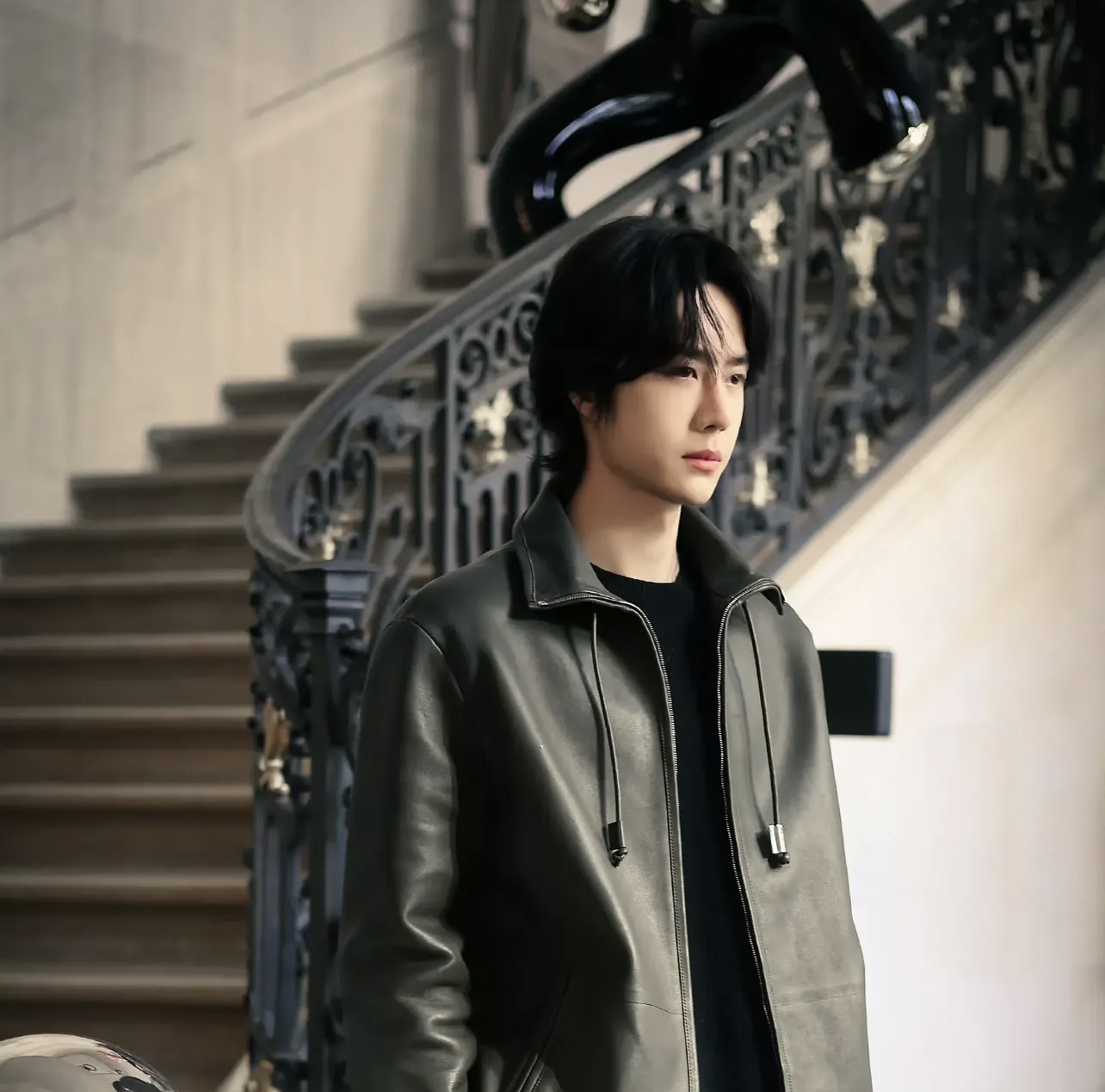 Đ&ocirc;i ch&acirc;n của Dương Mịch xứng đ&aacute;ng triệu đ&ocirc;, Vương Nhất B&aacute;c vẫn mờ nhạt tại show Loewe- Ảnh 10.