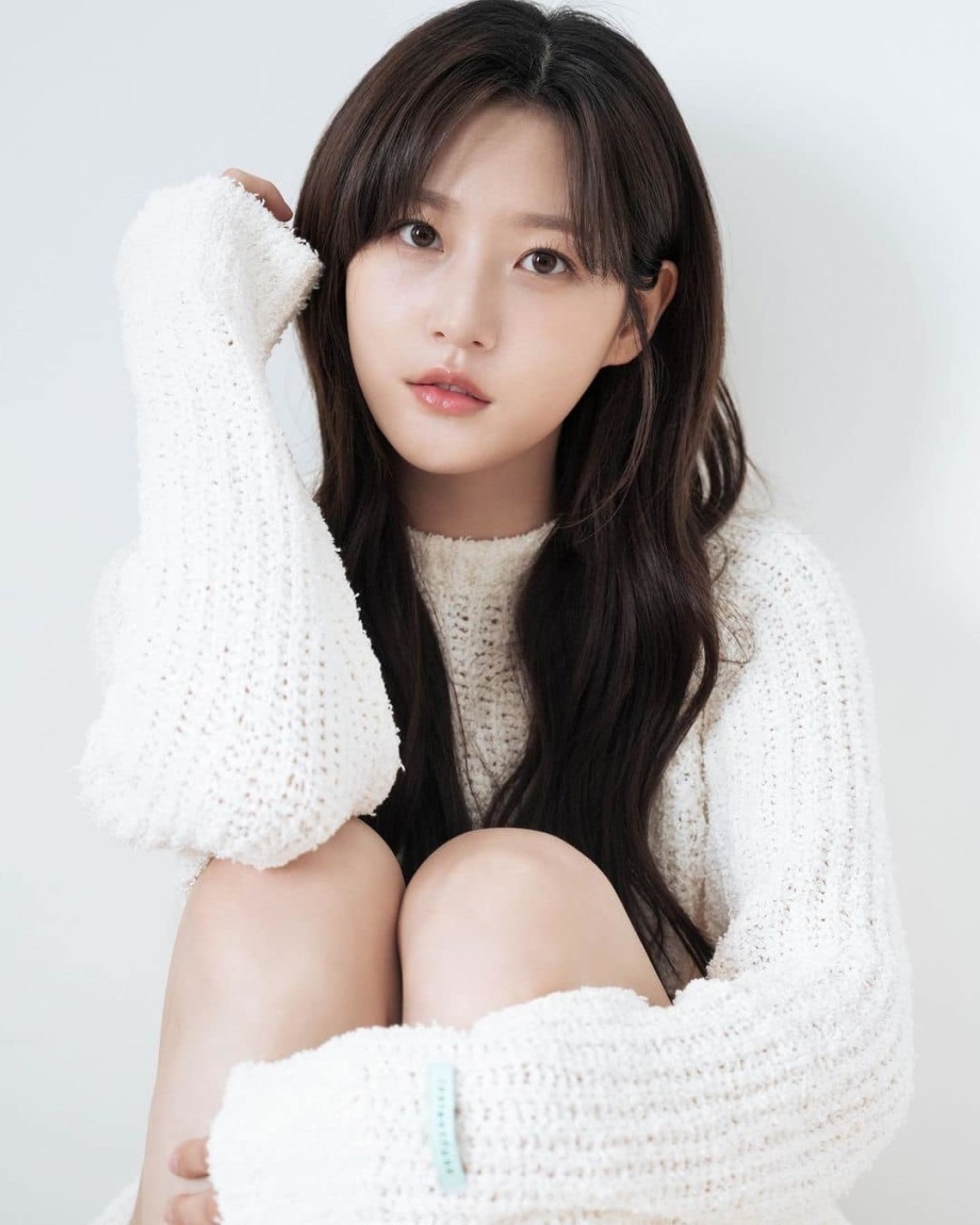 NÓNG: Lộ ảnh Kim Soo Hyun hôn má Kim Sae Ron và tin nhắn van xin thống khổ gây sốc của cố diễn viên- Ảnh 3. NÓNG: Lộ ảnh Kim Soo Hyun hôn má Kim Sae Ron và tin nhắn van xin thống khổ gây sốc của cố diễn viên- Ảnh 3.