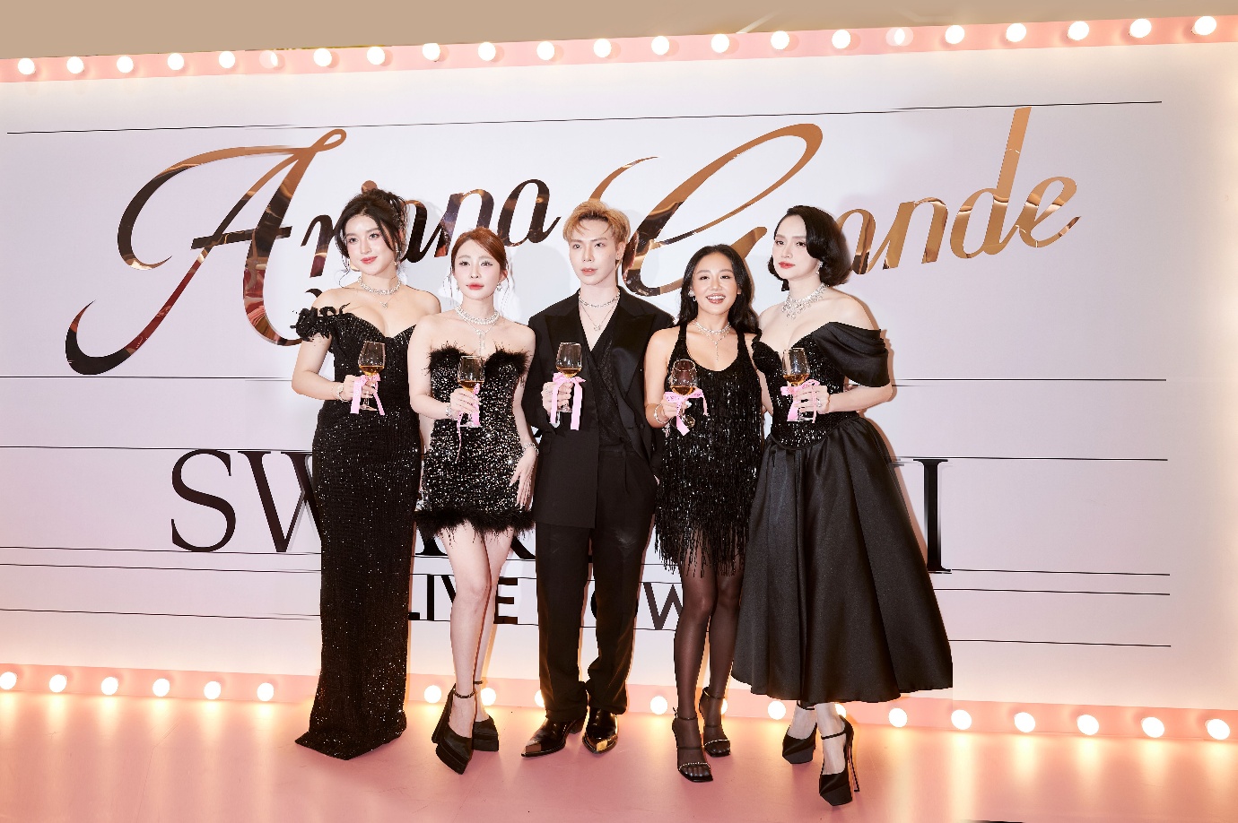 Swarovski thắp sáng Thủ đô Hà Nội bằng không gian pop-up huyền ảo tại TTTM Lotte Mall West Lake- Ảnh 3.