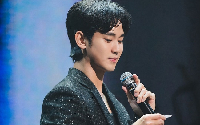 Kim Soo Hyun bất ngờ bị chê diễn xuất tầm thường, toàn làm nền cho nữ chính nhưng lại hưởng lợi- Ảnh 1.