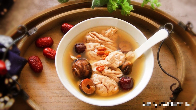 Món ăn có cholesterol cao gấp 23 lần mỡ lợn, ăn nhiều hại đủ đường: Người Việt dùng để 'bồi bổ'- Ảnh 1.