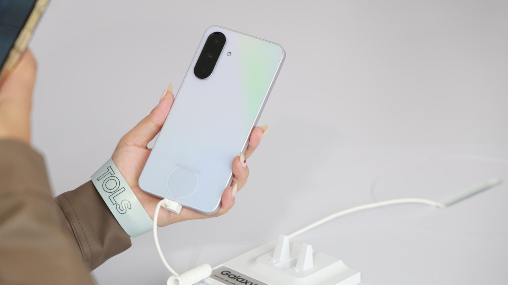 Fan công nghệ nói gì sau khi trải nghiệm sớm Galaxy A56 và A36: Thiết kế mãn nhãn, cấu hình ấn tượng- Ảnh 2.