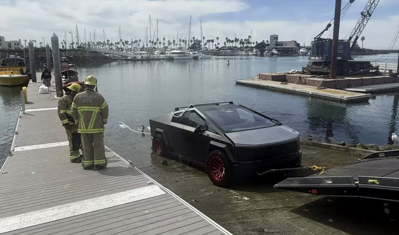 Lời nói dối vĩ đại của Elon Musk: 'Nổ' Cybertruck có thể đi trên nước nhưng thực chất chìm nghỉm, một tài xế suýt mất mạng- Ảnh 3.