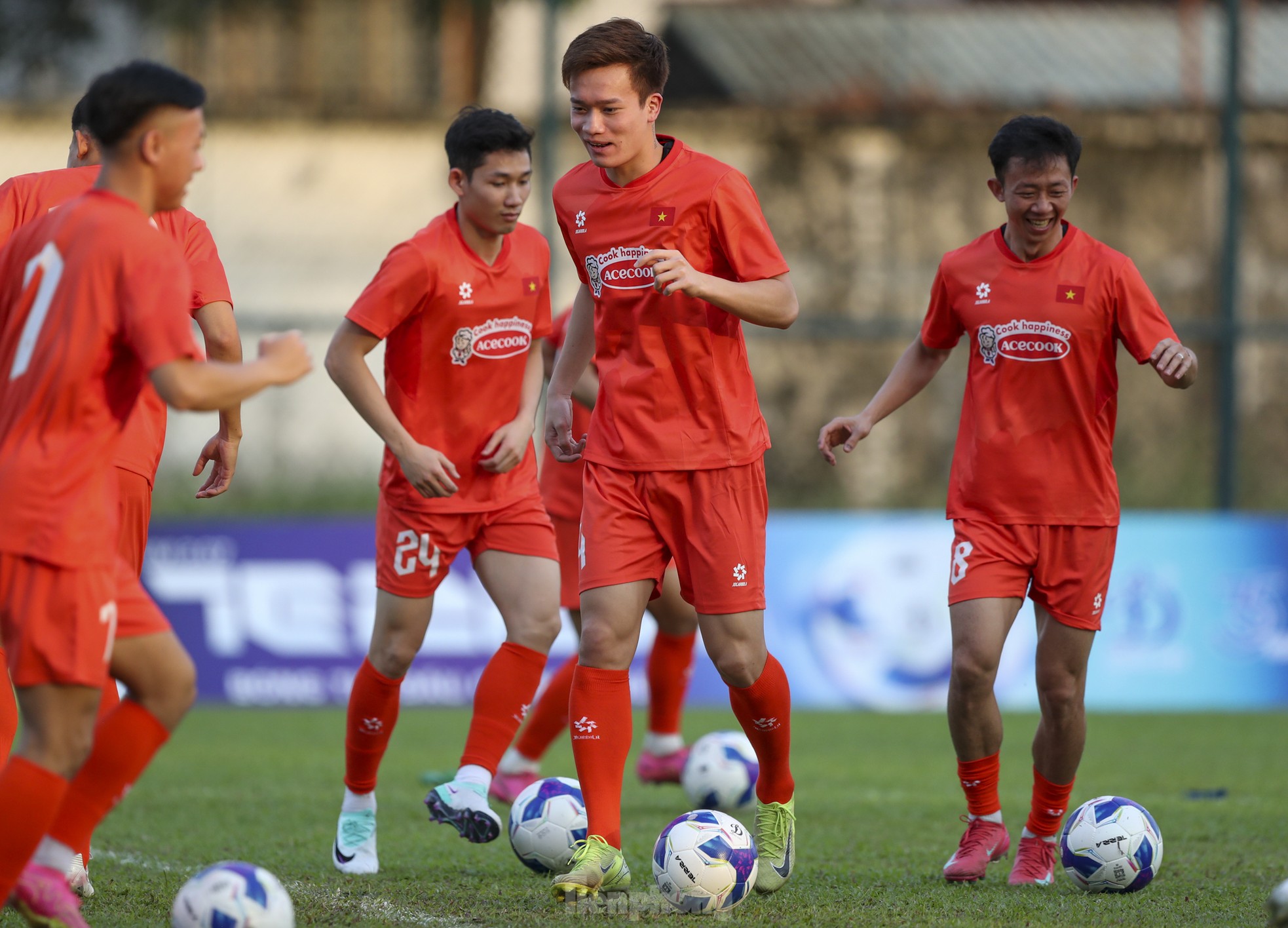 Tiến Linh, Quang Hải vắng mặt trong buổi tập đầu tiên của tuyển Việt Nam- Ảnh 9.