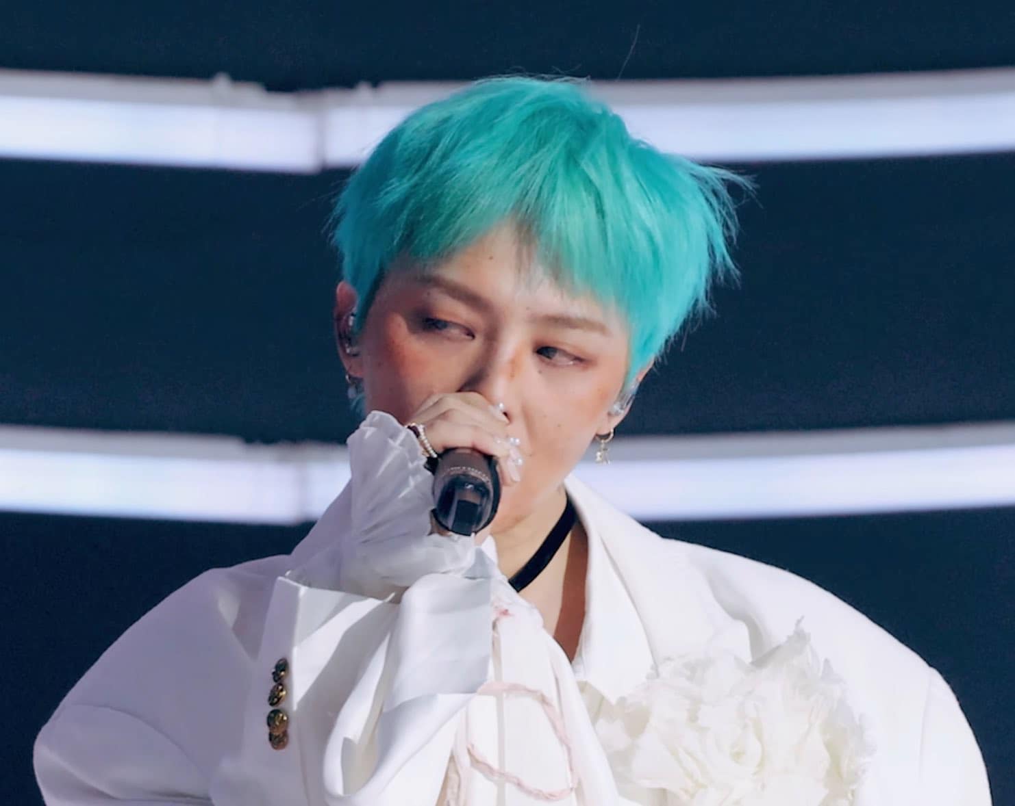 Đến 'quốc bảo nhan sắc' xứ Hàn cũng phải chật vật để được gặp G-Dragon!