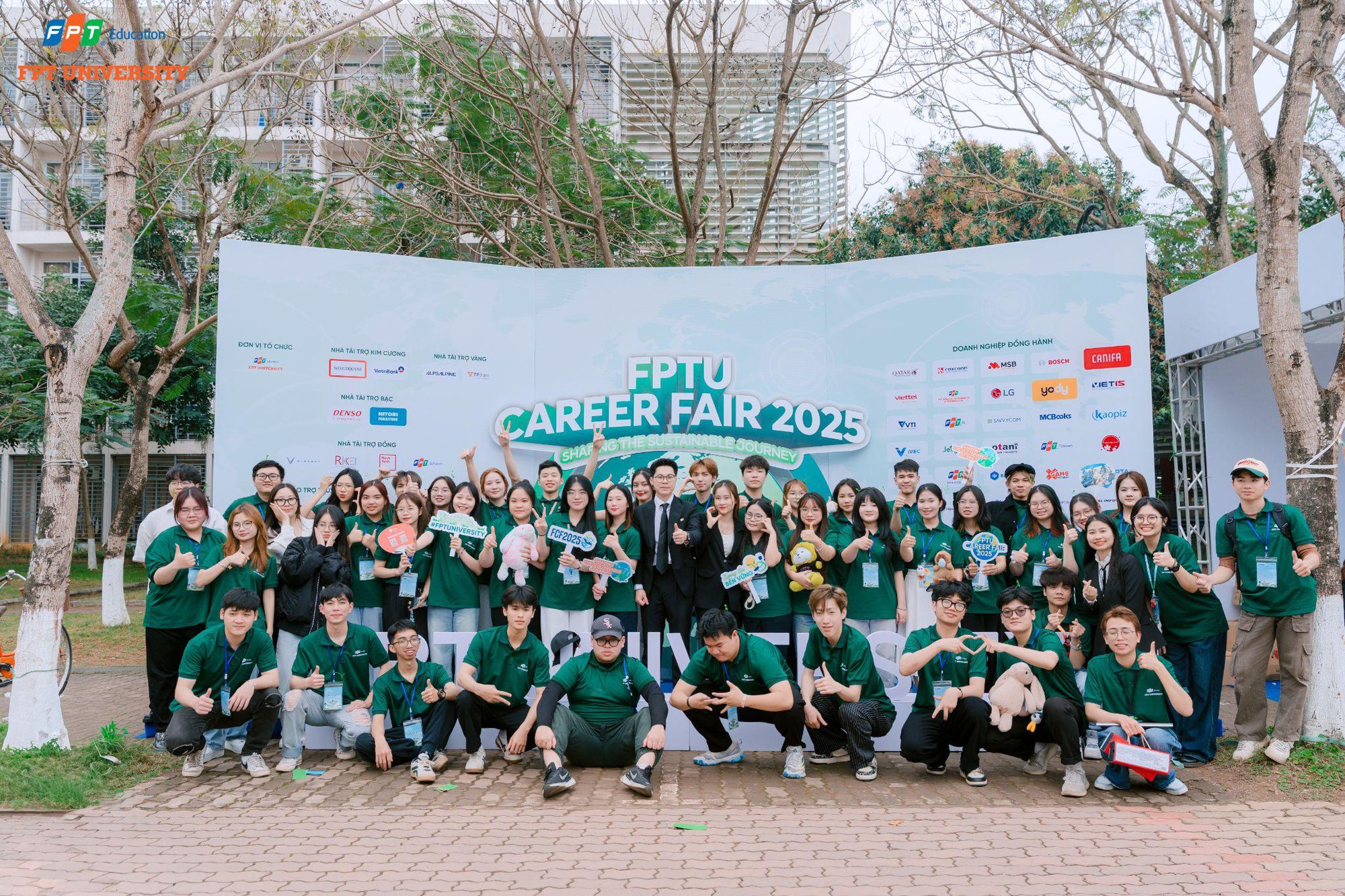 FPTU Career Fair 2025: Ngày hội việc làm lớn nhất năm của Trường Đại học FPT thu hút hàng nghìn sinh viên- Ảnh 10.