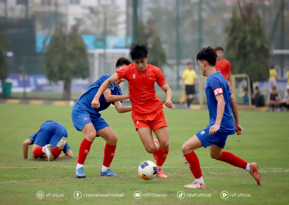 Gặp khó trước đội Hạng Nhì, tuyển Việt Nam nhận bài học quý từ người hùng World Cup- Ảnh 1.