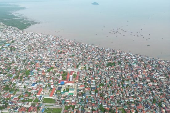 Xã nhỏ nhất Việt Nam: Mật độ dân số 40.000 người/km2, rau ở quê đắt ngang phố- Ảnh 1.