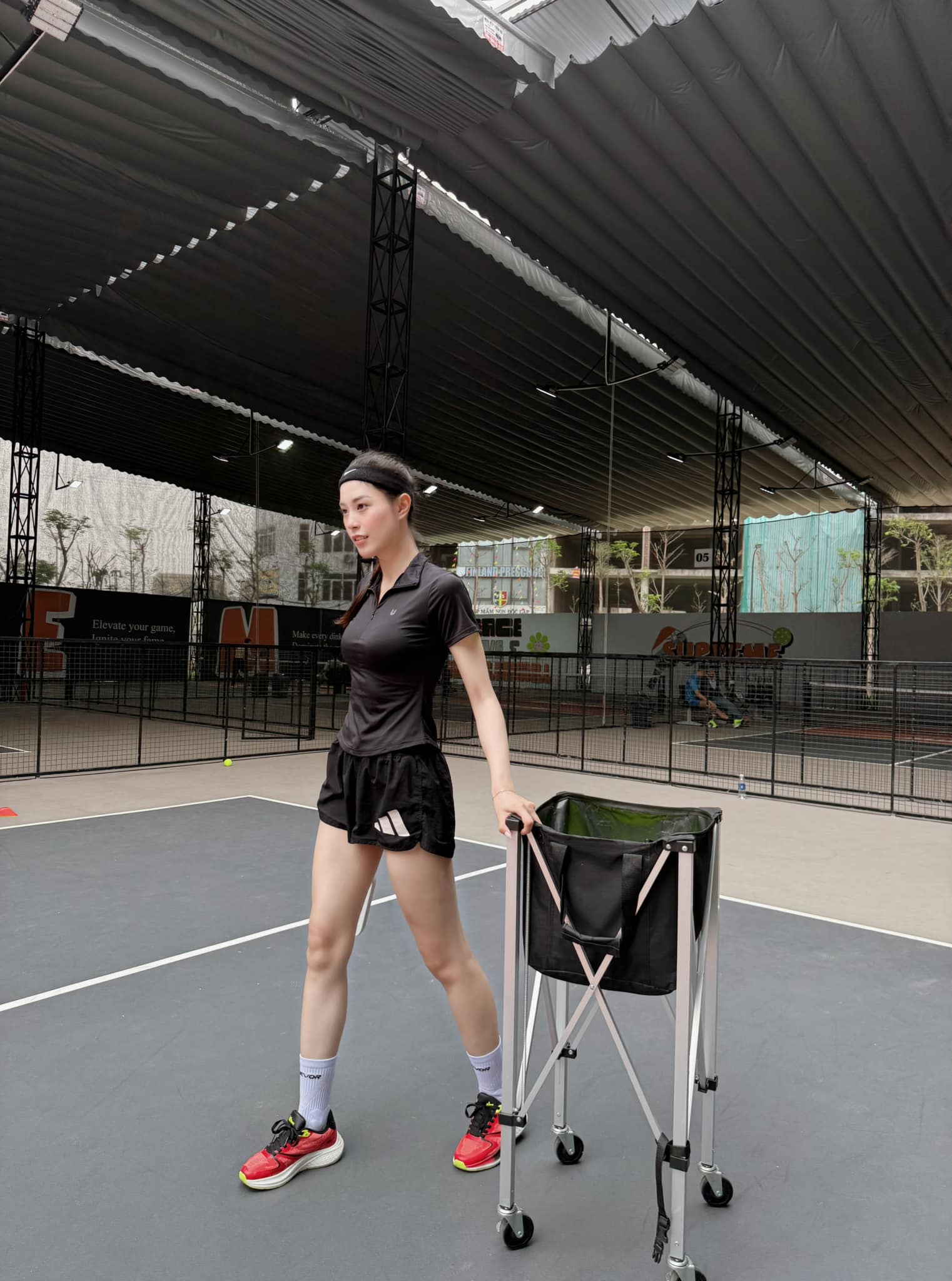 Hotgirl bóng chuyền chơi pickleball, không cần mặc sexy, vóc dáng và nhan sắc vẫn cực đỉnh- Ảnh 1.