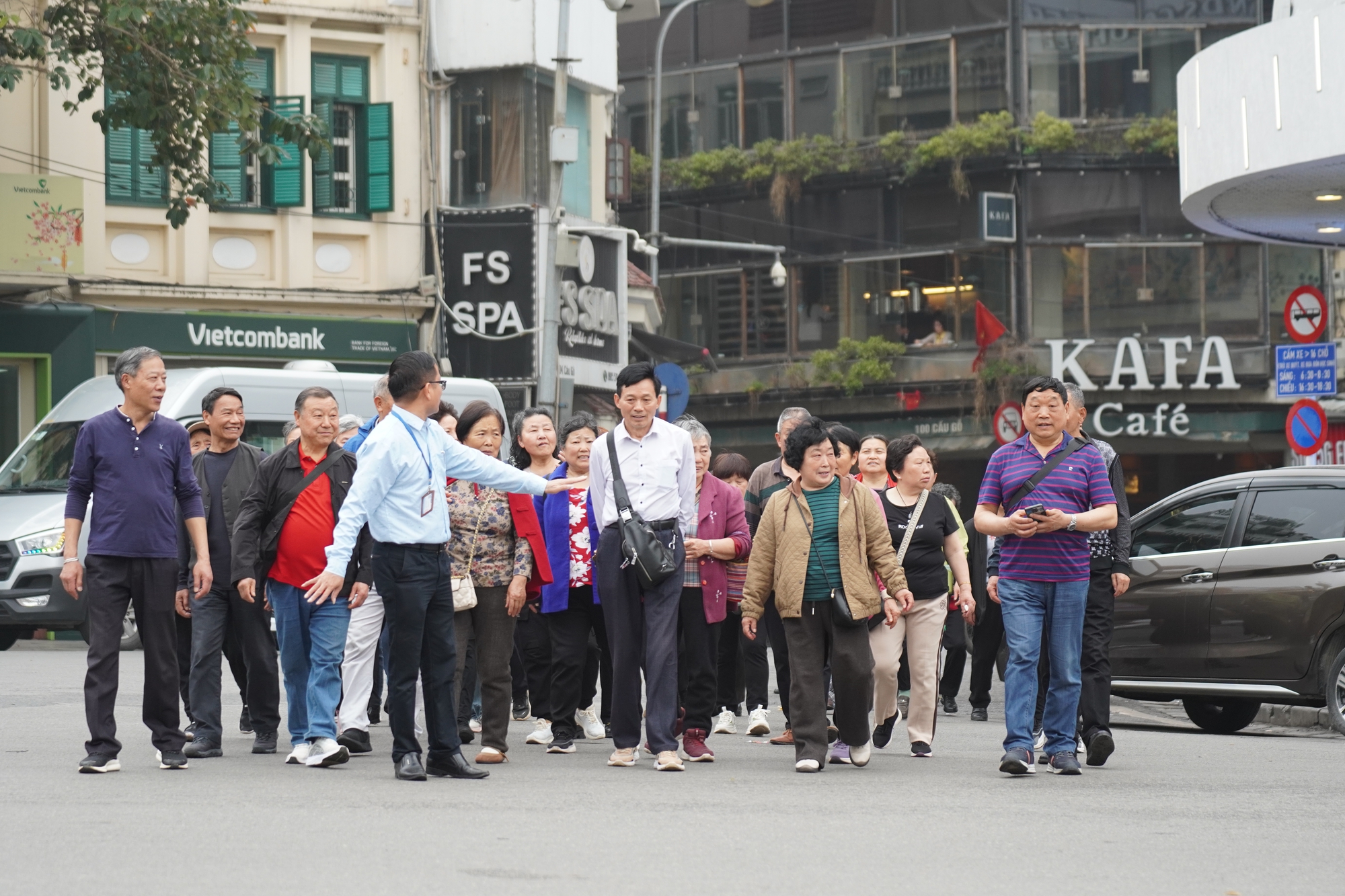 Quận Hoàn Kiếm: Di dời cơ quan, tháo dỡ "Hàm cá mập" đã được nghiên cứu từ nhiều năm trước- Ảnh 17.