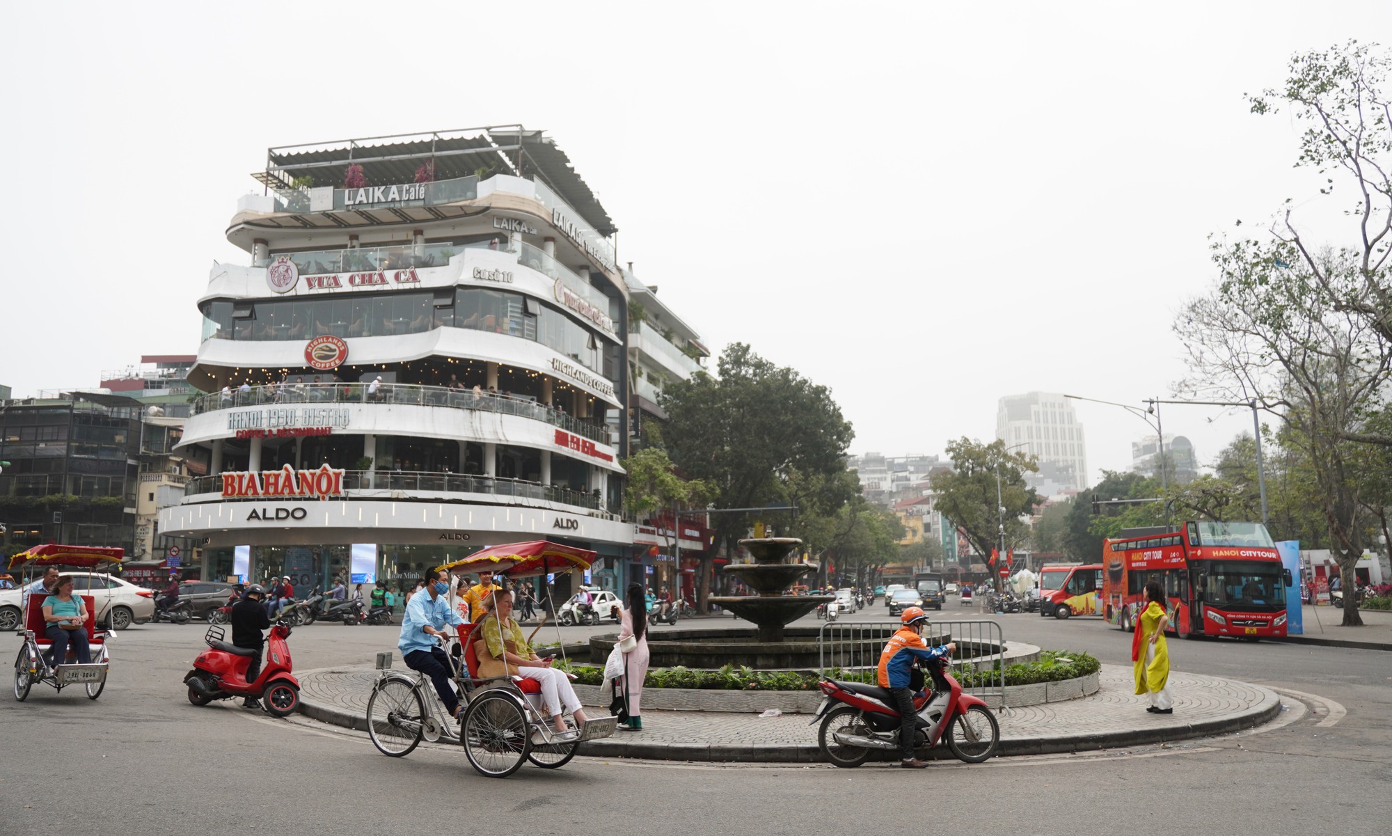 Quận Hoàn Kiếm: Di dời cơ quan, tháo dỡ "Hàm cá mập" đã được nghiên cứu từ nhiều năm trước- Ảnh 16.