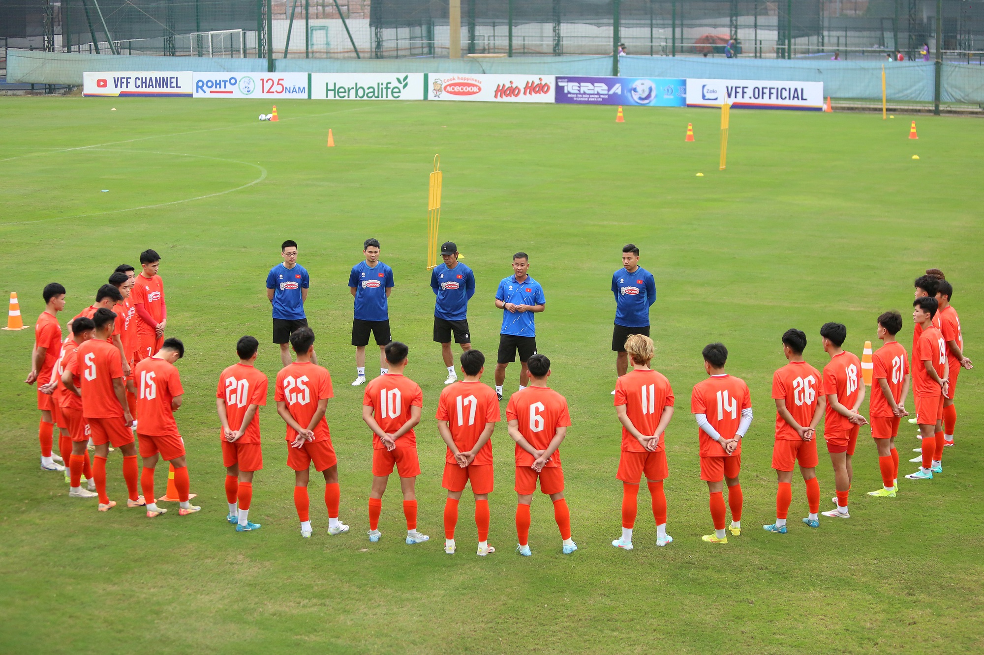 Tiền vệ Việt kiều chơi mờ nhạt, tuyển Việt Nam nhận kết quả thất vọng trước đội hạng Nhì- Ảnh 3.