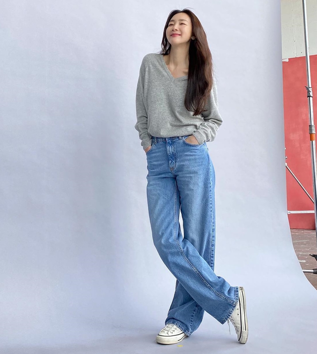 "Nữ hoàng nước mắt" Choi Ji Woo đam mê mặc quần jeans, bảo sao quá trẻ trung và năng động ở tuổi 50- Ảnh 8.