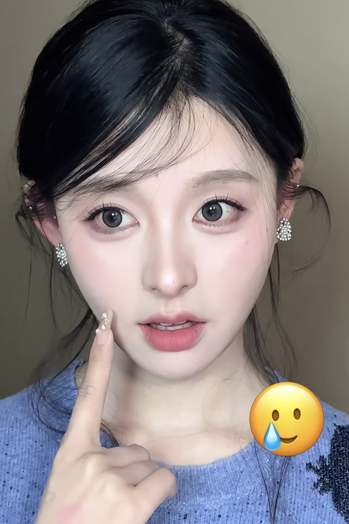 Kim Ji Won tái hiện combo viral tại event, gọi là 