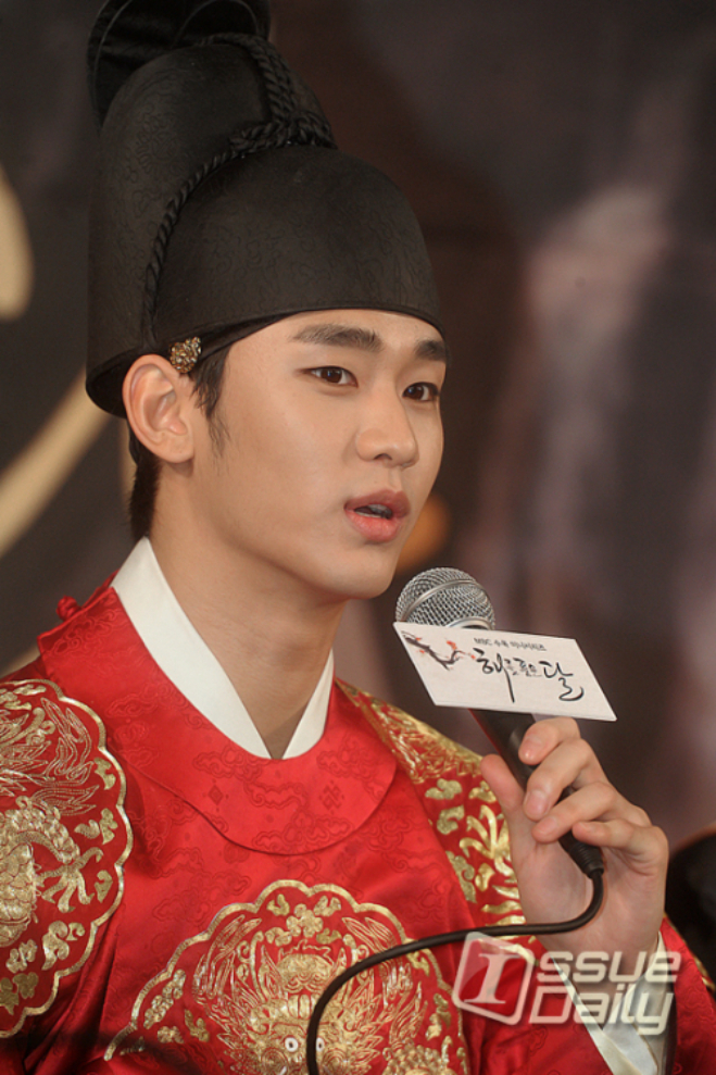 "Kim Soo Hyun tuyệt vời hơn Won Bin"- Ảnh 9.