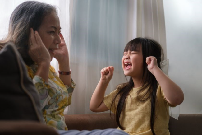 Kh&ocirc;ng phải tự dưng c&agrave;ng lớn, nhiều đứa trẻ c&agrave;ng bướng bỉnh, kh&ocirc;ng muốn n&oacute;i chuyện với bố mẹ: Từ 4 nguy&ecirc;n nh&acirc;n n&agrave;y m&agrave; ra cả!- Ảnh 1.