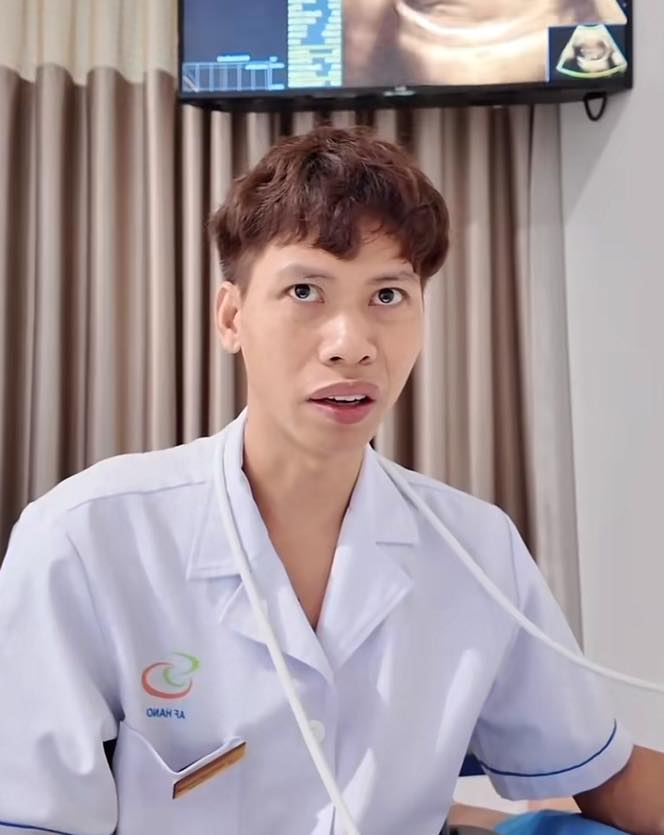 Bác sĩ được triệu mẹ bầu yêu quý đang viral khắp MXH vì biểu cảm "chấn động": Người đứng sau loạt ca "khâu eo tử cung" khó- Ảnh 2.