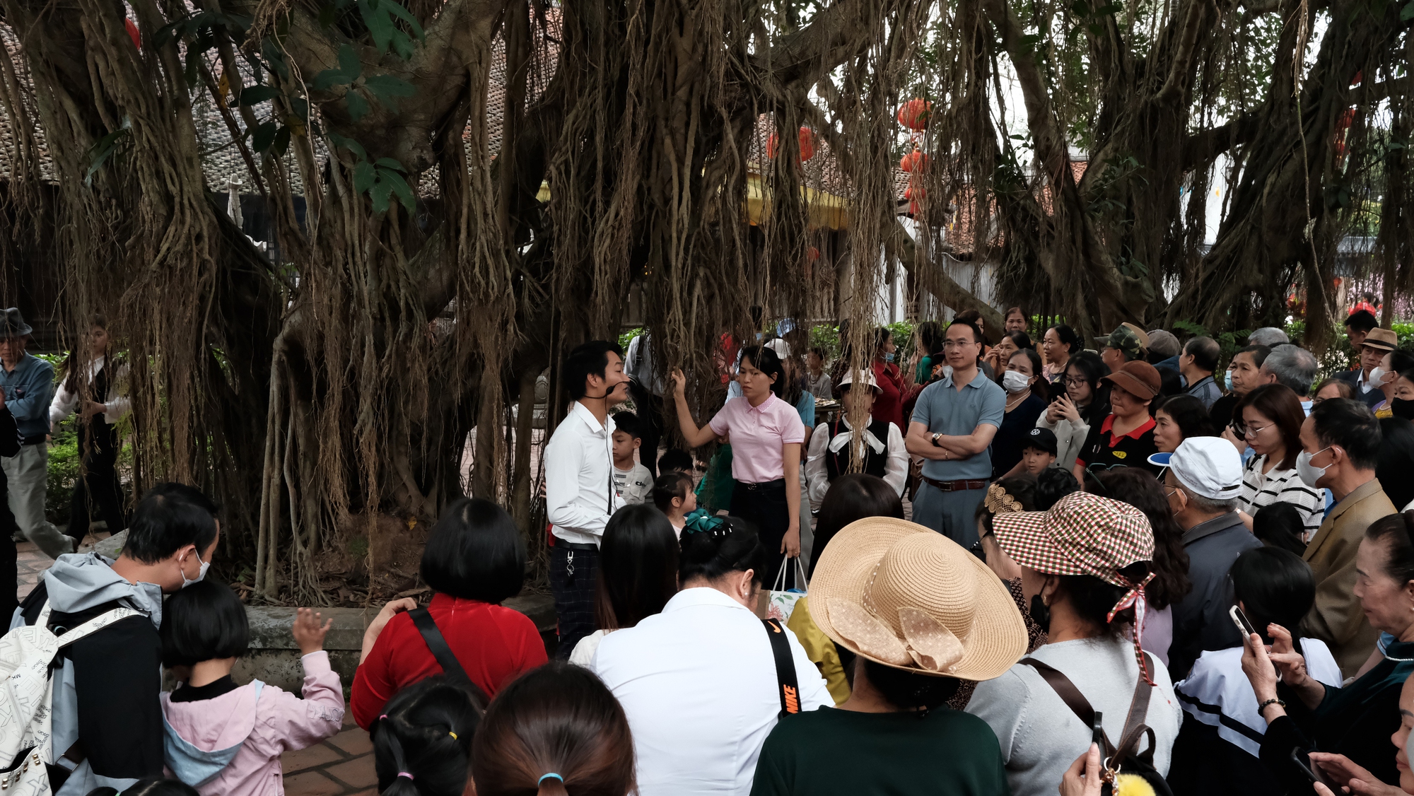 Hot: 1 địa điểm cách Hà Nội 40km mở tour du lịch miễn phí, du khách phát hiện điểm bất cập, BTC có pha "xử lý" bất ngờ- Ảnh 11.