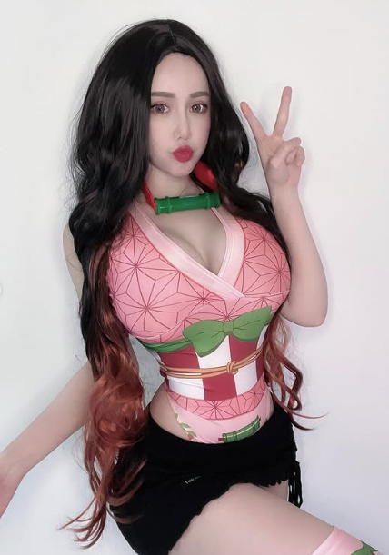 Nữ DJ nóng bỏng nhất nhì cõi mạng trổ tài cosplay 