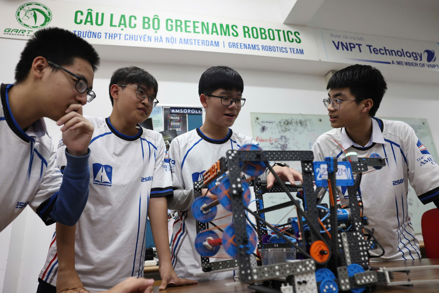 Học sinh trường Ams lập "hattrick" dự giải đấu robot thế giới- Ảnh 5.