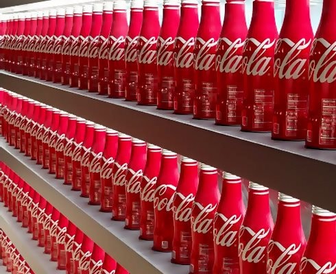 Coca-Cola bán gần 900 triệu lít, lãi hàng trăm tỷ ở Việt Nam, là thị trường lớn thứ ba sau Trung Quốc và Mỹ- Ảnh 1.