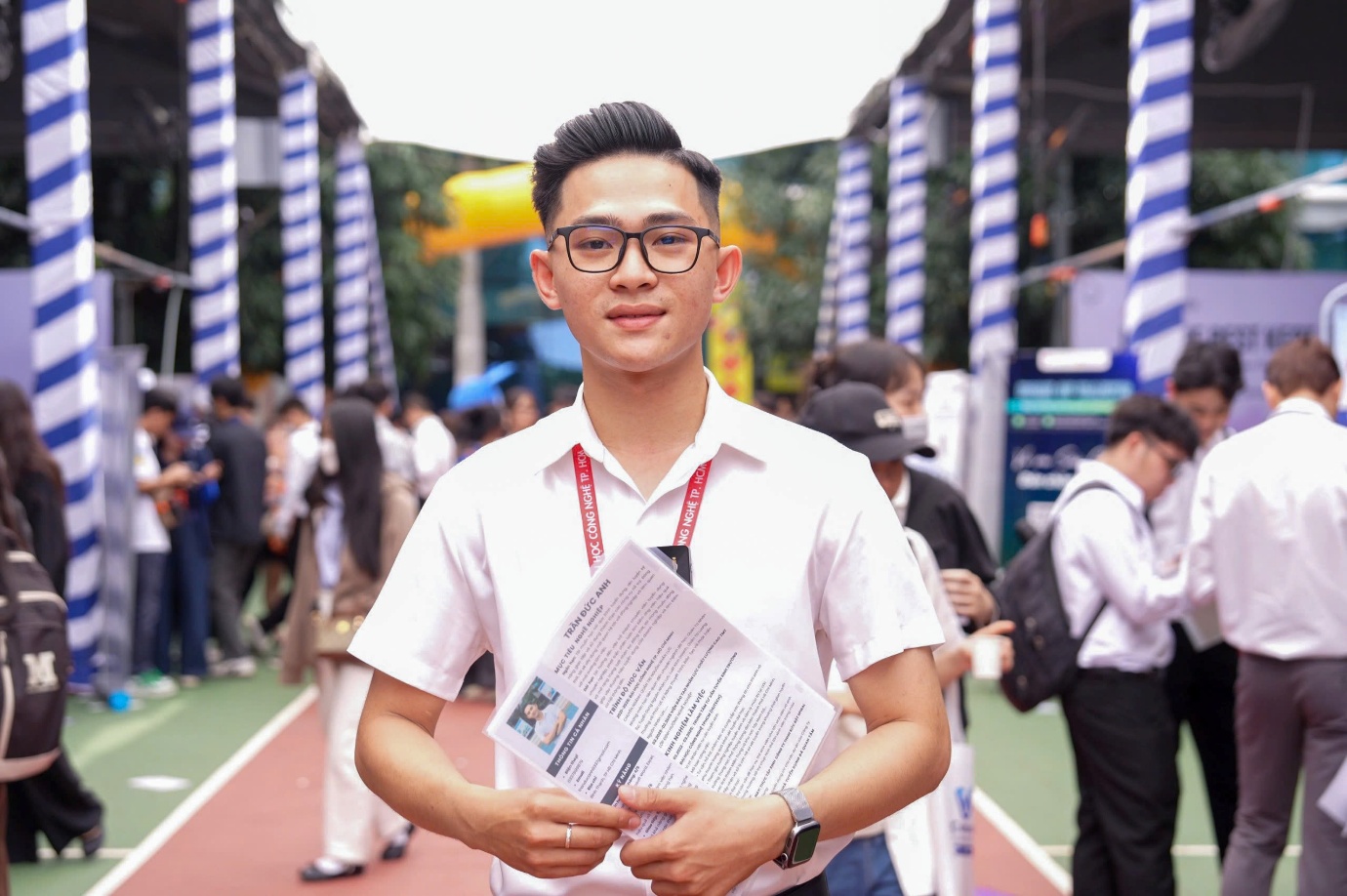 Hàng nghìn sinh viên tìm việc, kết nối cùng anh chị cựu sinh viên tại HUTECH ALUMNI JOB FAIR 2025- Ảnh 3.