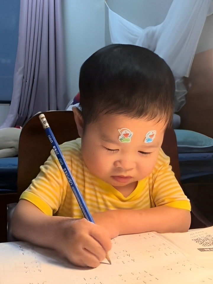 "Giáo sư tí hon" gây sốt mạng và hành trình chiến đấu với bệnh hiếm- Ảnh 3.