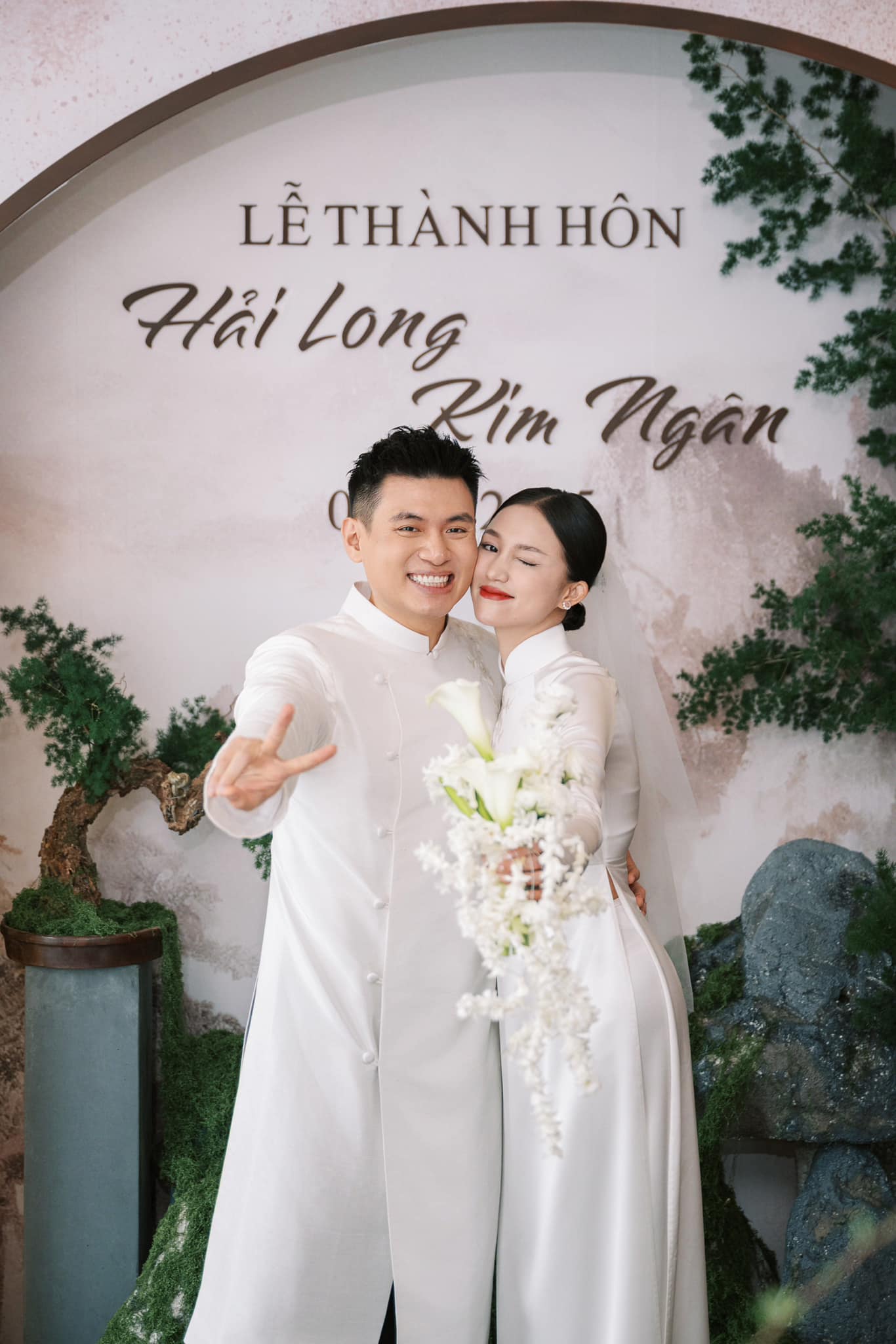 Xả ảnh nét căng lễ ăn hỏi của Salim và Hải Long, 2 bó hoa cầm tay bỗng khiến netizen đổ xô xin "in tư"- Ảnh 1.