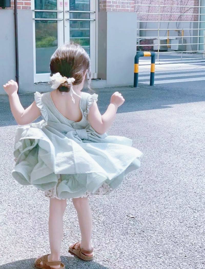 Mẹ n&agrave;o cũng muốn con xinh nhưng chuy&ecirc;n gia n&oacute;i: Biến con th&agrave;nh "c&ocirc;ng ch&uacute;a" chưa chắc l&agrave; y&ecirc;u thương, c&oacute; khi c&ograve;n l&agrave; BI KỊCH!- Ảnh 2.