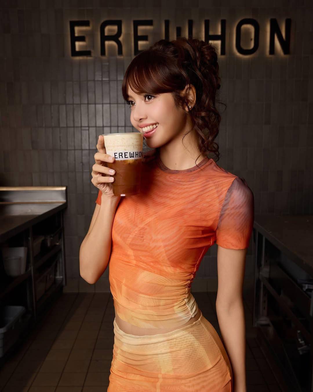 Kín đáo nhưng cực sexy cuốn hút tại Oscar 2025, Lisa tiết lộ có eo con kiến nhờ các bữa luôn ăn nhiều 1 món- Ảnh 5.
