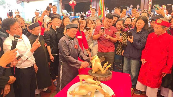 Hội thi độc lạ bậc nhất Bắc Ninh: G&agrave; đứng tr&ecirc;n m&acirc;m, x&ocirc;i trắng tinh kh&ocirc;ng vết nứt- Ảnh 5.