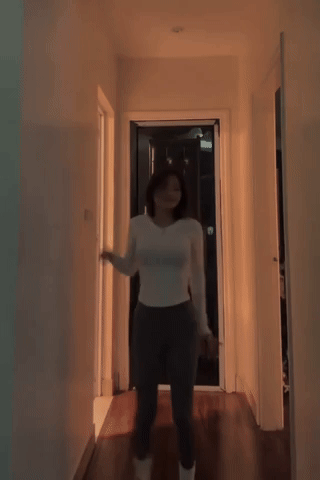 "Cam thường" b&oacute;c trần nhan sắc thật của hotgirl thị phi Louis Phạm, kh&ocirc;ng c&oacute; app b&oacute;p eo, k&eacute;o ch&acirc;n, v&oacute;c d&aacute;ng c&ograve;n cực phẩm?- Ảnh 1.