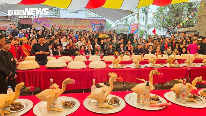 Hội thi độc lạ bậc nhất Bắc Ninh: G&agrave; đứng tr&ecirc;n m&acirc;m, x&ocirc;i trắng tinh kh&ocirc;ng vết nứt- Ảnh 2.