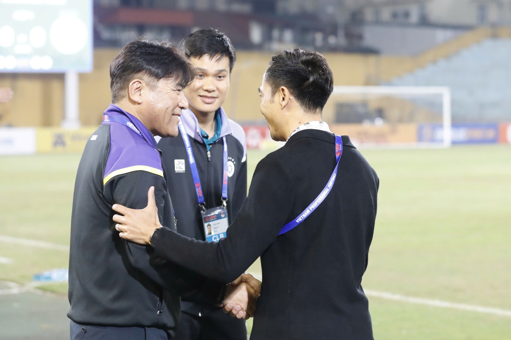 HAGL lại khiến bầu Đức thất vọng, CLB Hà Nội ngược dòng hú vía trước đội bét bảng V.League- Ảnh 1.