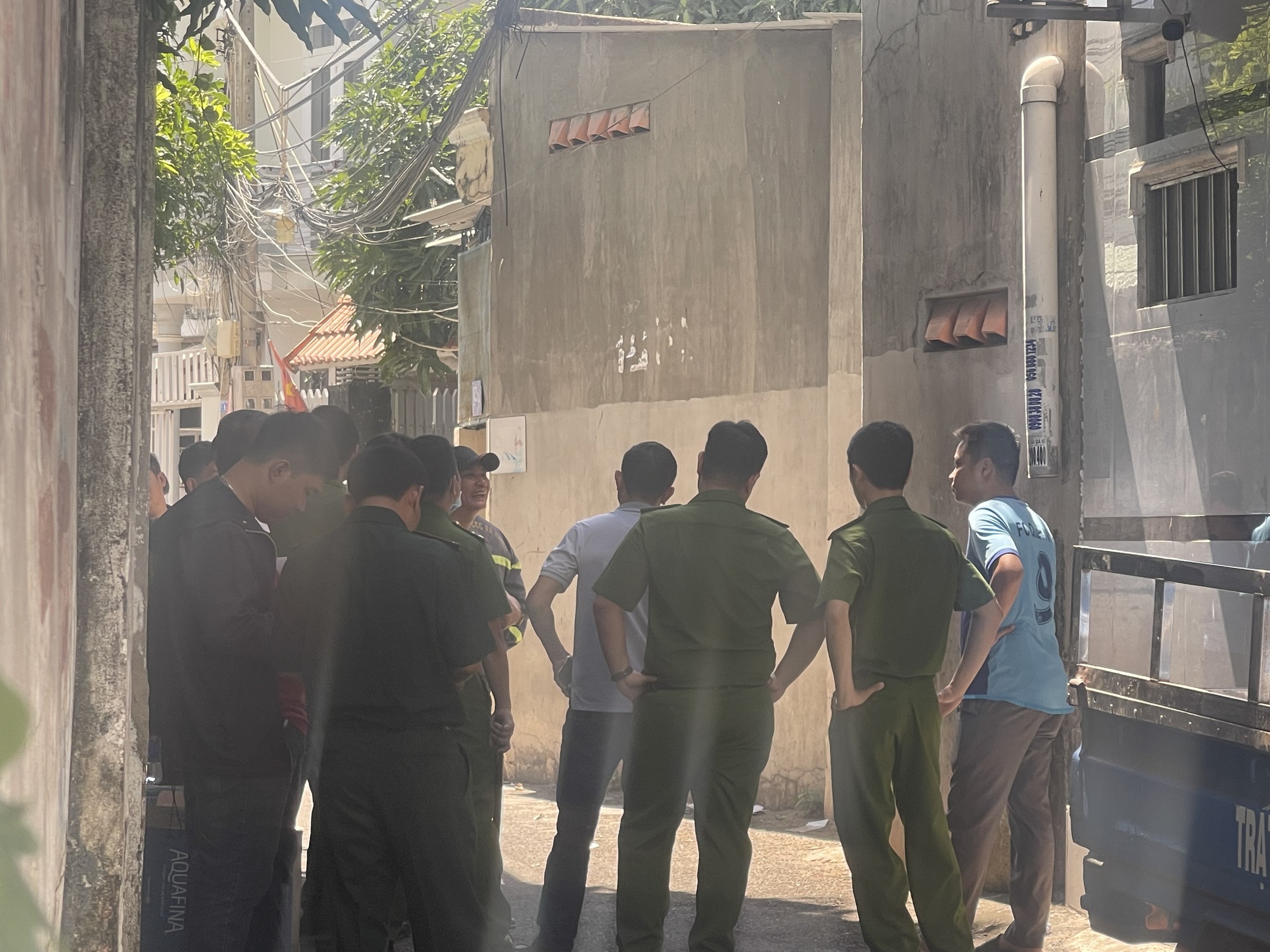 Bao v&acirc;y đối tượng đ&acirc;m chiến sĩ c&ocirc;ng an, cố thủ trong nh&agrave; ở Vũng T&agrave;u- Ảnh 2.