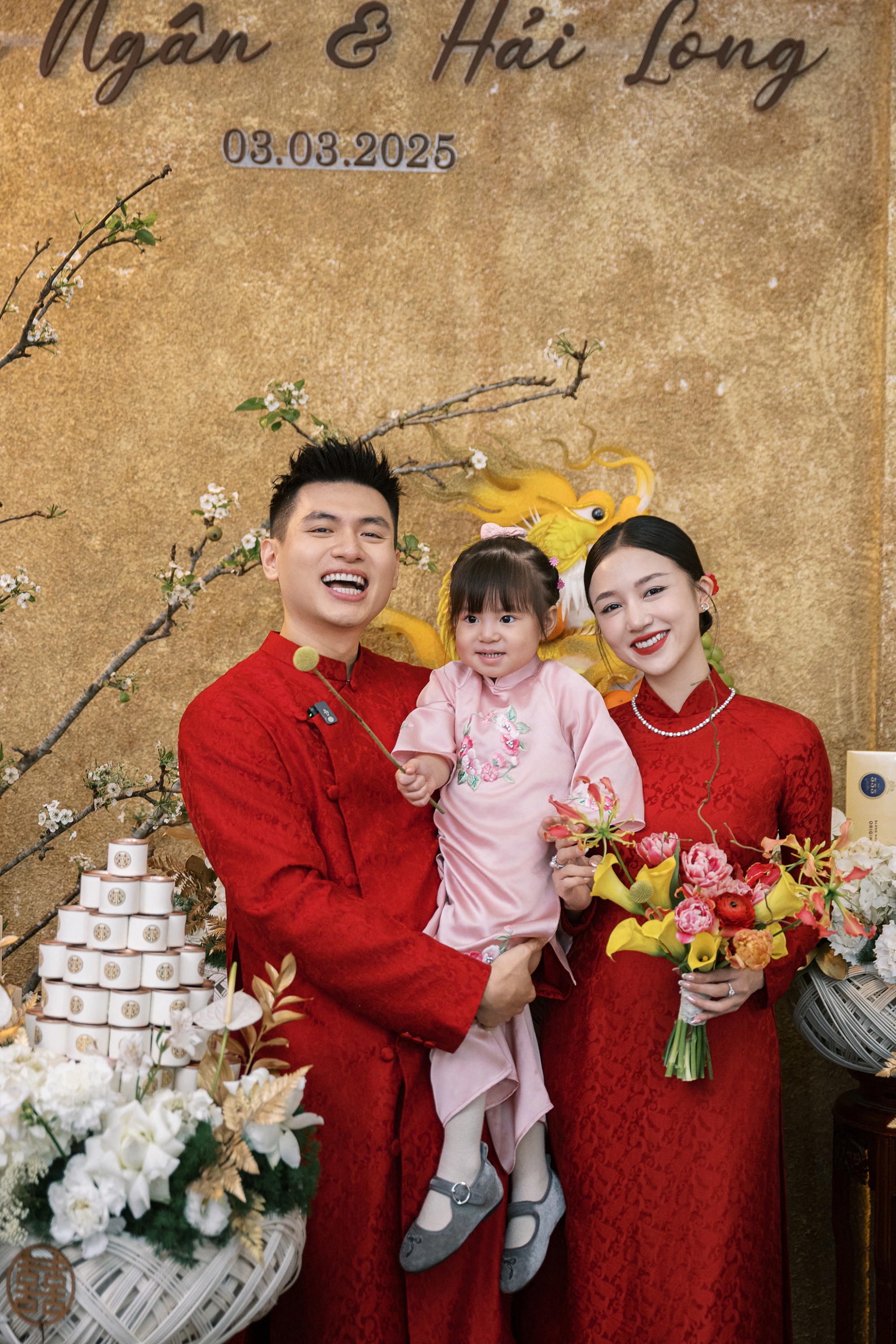 Xả ảnh nét căng lễ ăn hỏi của Salim và Hải Long, 2 bó hoa cầm tay bỗng khiến netizen đổ xô xin "in tư"- Ảnh 9.