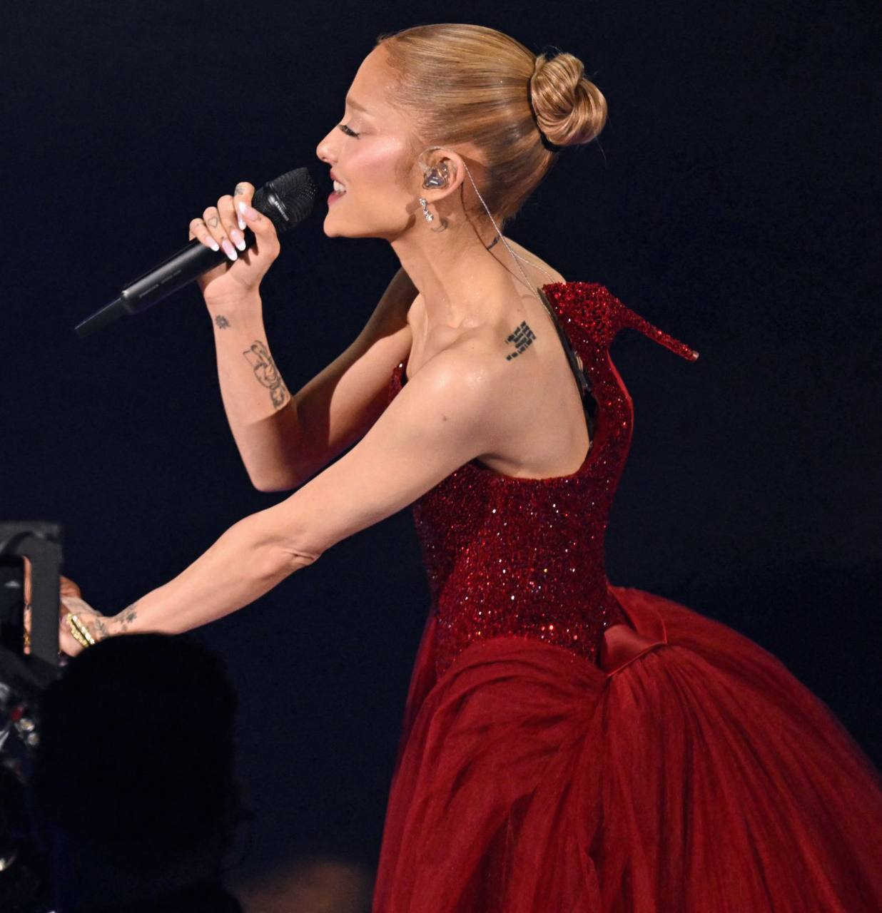 Công chúa Oscar đích thị là Ariana Grande, 2 tạo hình tuyệt đối điện ảnh- Ảnh 12.