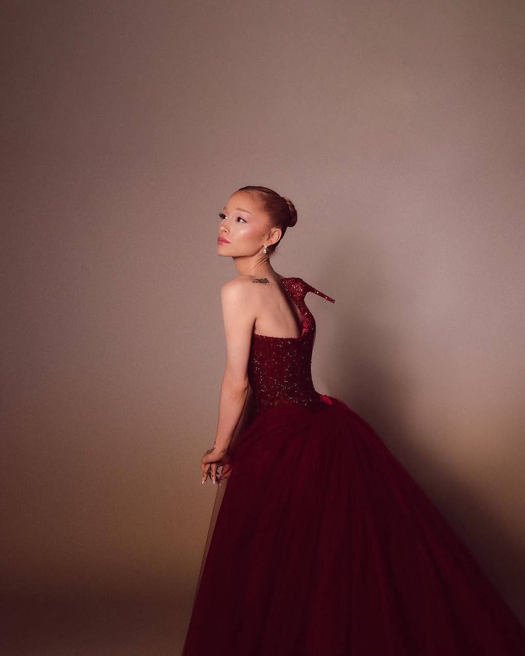 Công chúa Oscar đích thị là Ariana Grande, 2 tạo hình tuyệt đối điện ảnh- Ảnh 14.