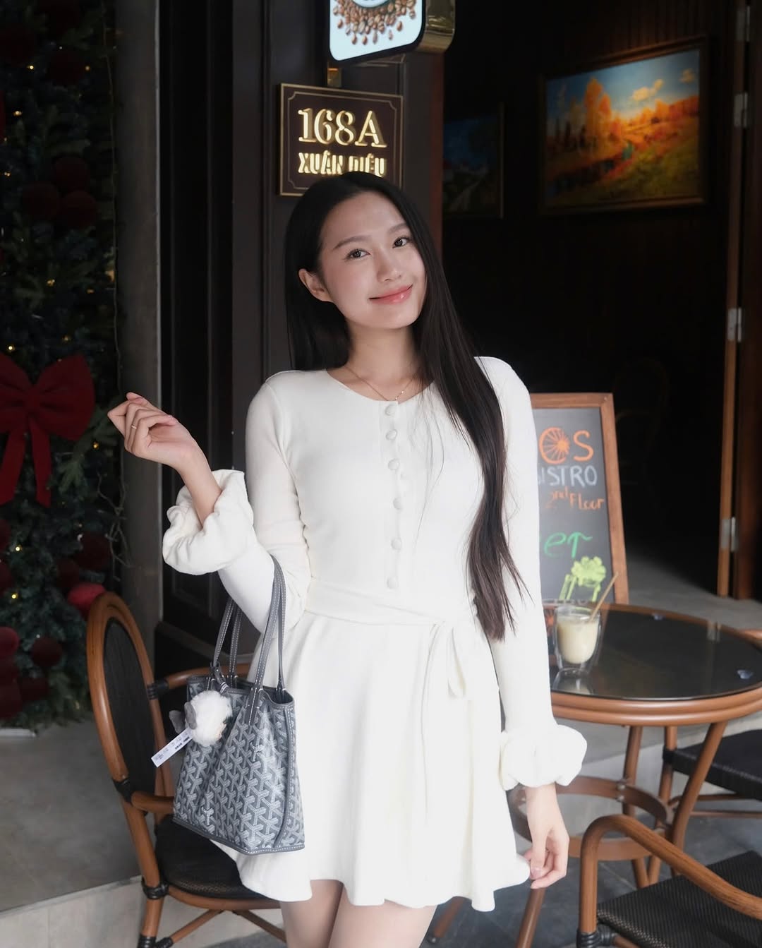 Doãn Hải My "đụng hàng" với nàng WAG được khen xinh nhất làng bóng Việt, vóc dáng nuột nà một chín một mười, ai nổi bật hơn?- Ảnh 3.