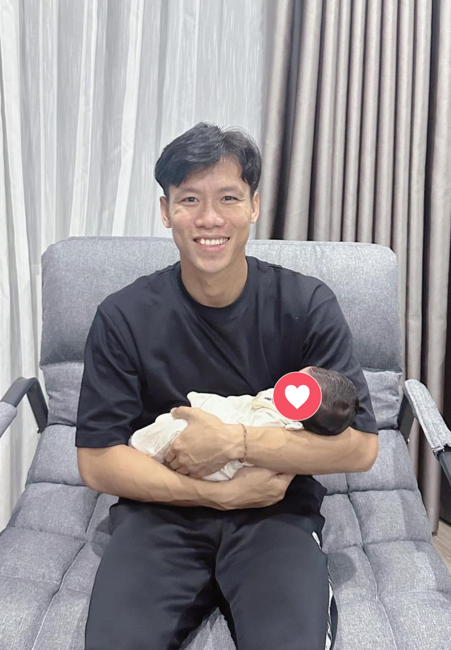 Nàng WAG ở nhà trông con, xem camera bất ngờ thấy một hành động gây 