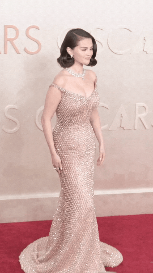 Một nàng "công chúa" lấn át Selena Gomez bốc lửa trên thảm đỏ Oscar 2025- Ảnh 4. Một nàng "công chúa" lấn át Selena Gomez bốc lửa trên thảm đỏ Oscar 2025- Ảnh 4.