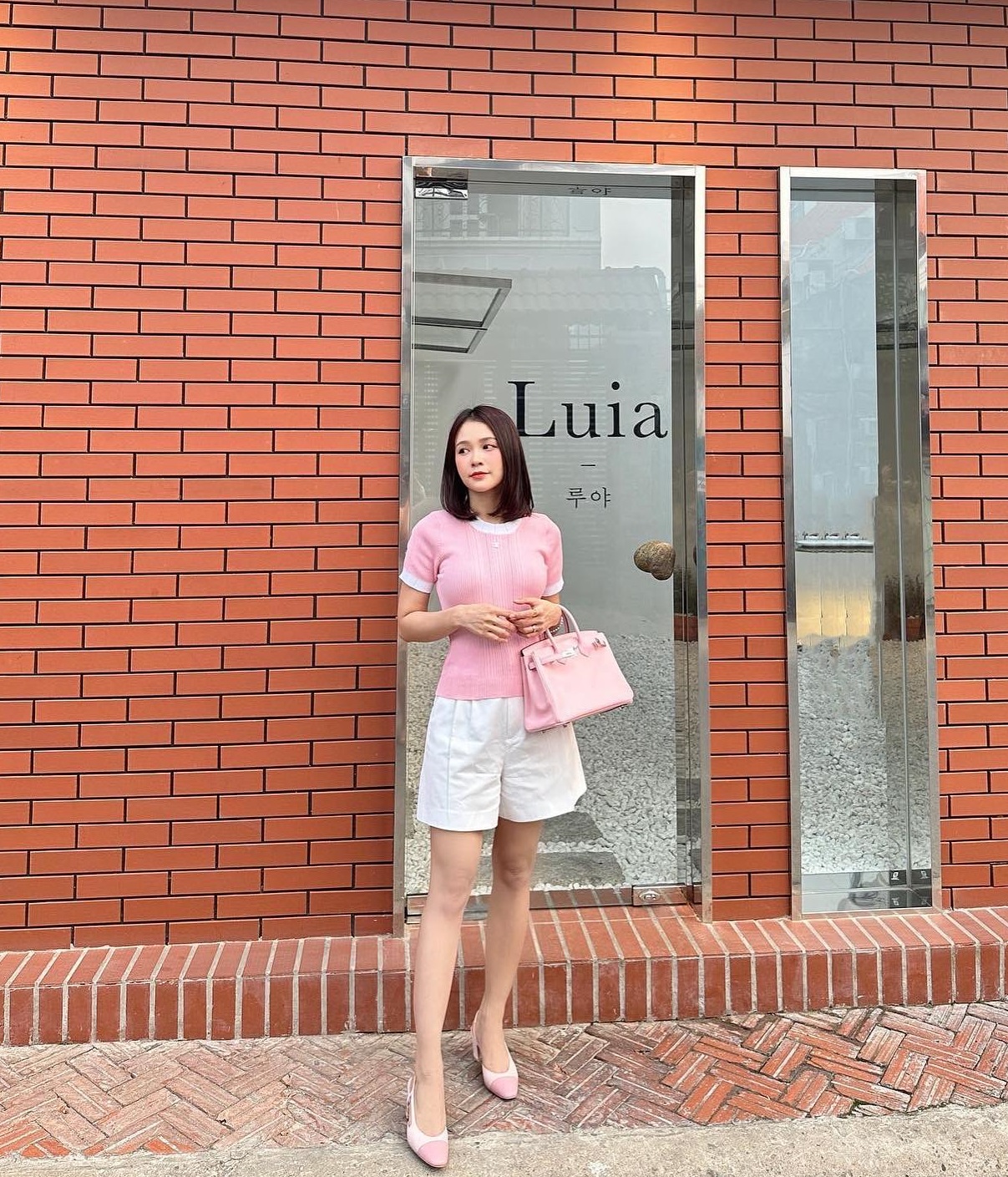 Cựu hot girl 35 tuổi m&agrave; tr&ocirc;ng như 25, cao 1m60 nhưng l&ecirc;n đồ si&ecirc;u t&ocirc;n d&aacute;ng- Ảnh 11.