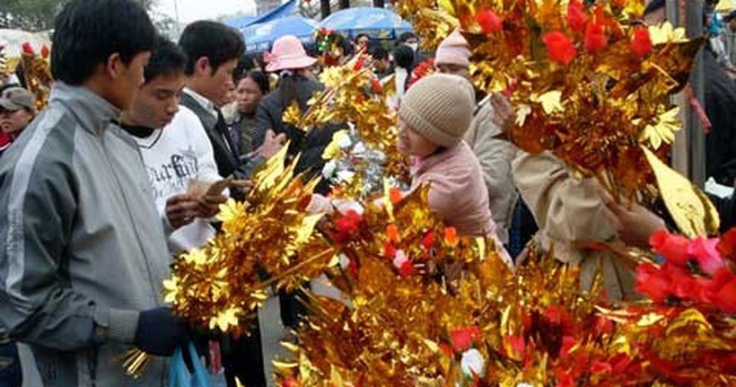 Đầu năm đi lễ vì sao không nên "đặt cành vàng lá ngọc" lên bàn thờ- Ảnh 1.