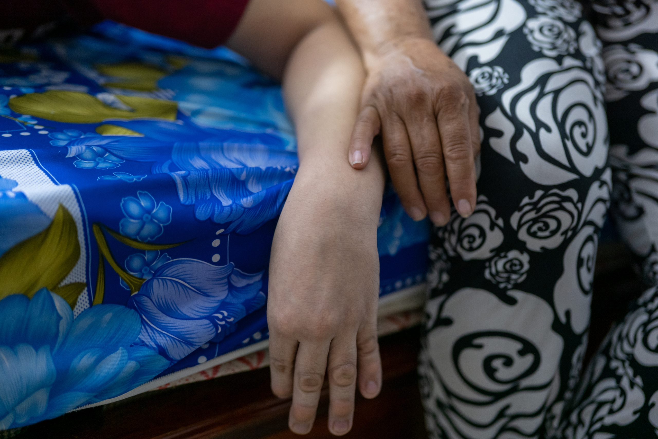 Nuôi đứa con bại não của cô gái quán bia suốt 25 năm, bà bán vé số đau đáu: "Phương ơi, con có còn sống không?"- Ảnh 6.
