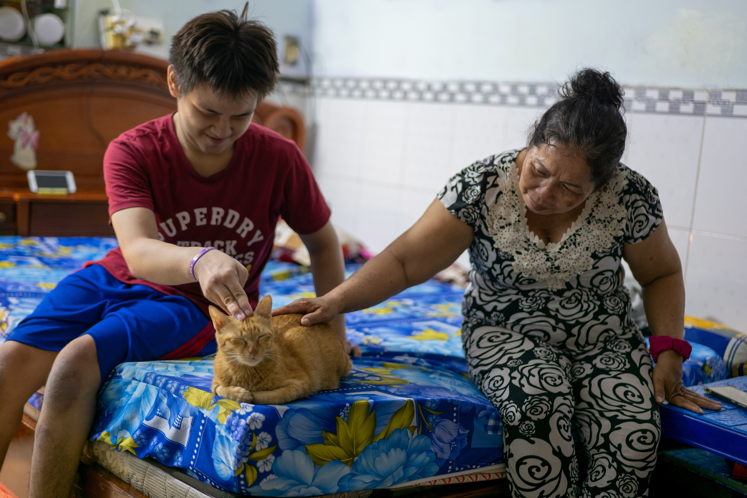 Nuôi đứa con bại não của cô gái quán bia suốt 25 năm, bà bán vé số đau đáu: "Phương ơi, con có còn sống không?"- Ảnh 1.