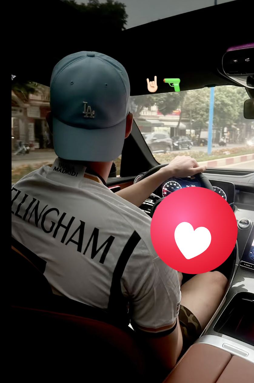 Hotboy ĐT Việt Nam tuổi trẻ tài cao: 28 tuổi lái siêu xe, sở hữu biệt thự to nhất phố- Ảnh 2.