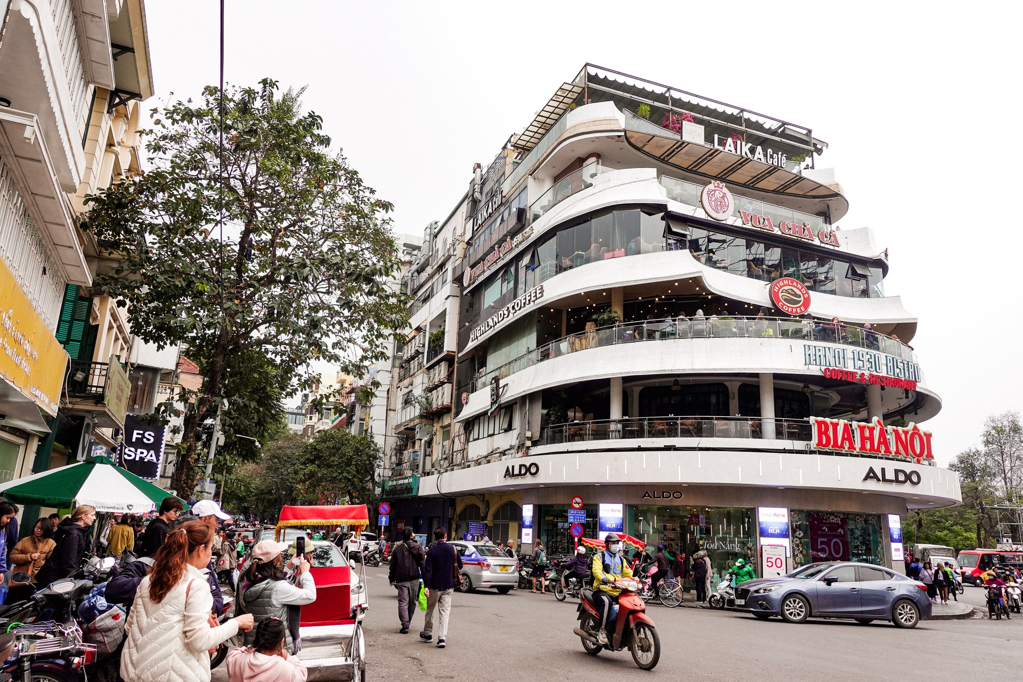 Dân tình tranh thủ chụp ảnh 