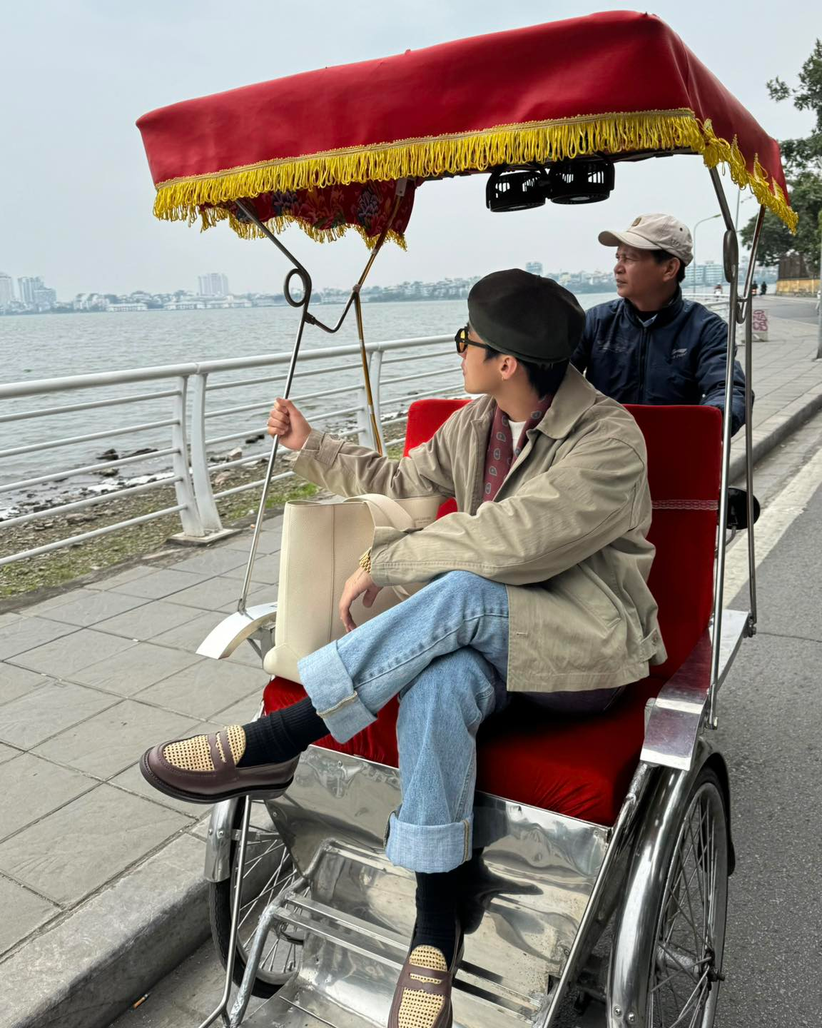 Sơn Tùng M-TP đòi thưởng thức bằng được một món ăn tại Hạ Long nhưng có 1 chi tiết lạ, liệu có ẩn ý?- Ảnh 8. Sơn Tùng M-TP đòi thưởng thức bằng được một món ăn tại Hạ Long nhưng có 1 chi tiết lạ, liệu có ẩn ý?- Ảnh 8.